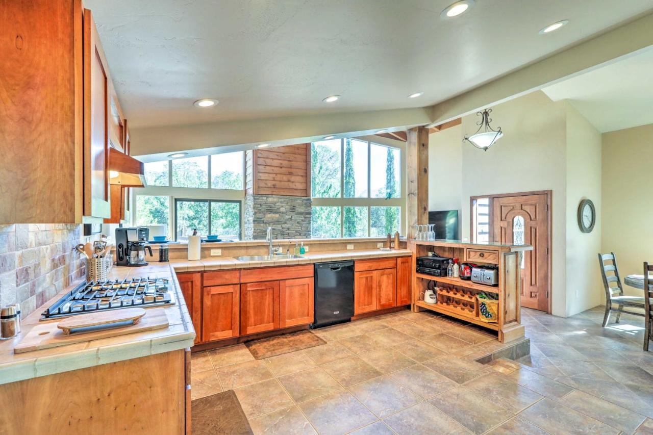 Bright Sedona Home With Deck And Mountain Views! 外观 照片
